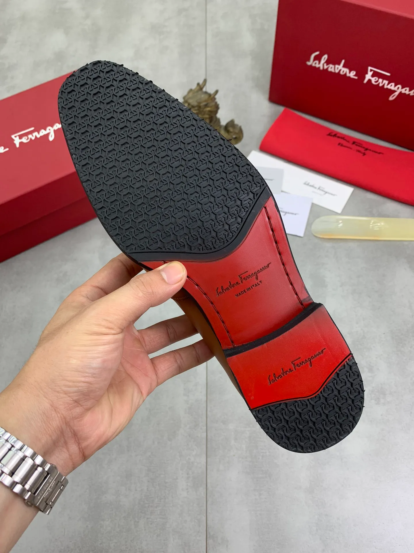Men's Men's Shoes 💰P460💰[New Style] Water-dyed Niuli 🆘[Salvatore Ferragamo] Ferragamo's latest casual business leather shoes for men! Available at counters simultaneously! The fabric is made of specially imported original pebbled calfskin, and the lining is made of imported water-dyed cowhide. It is absolutely luxurious and leads the fashion trend. Matching code: 38-45 (46 can be customized) Black and brown colors are optional